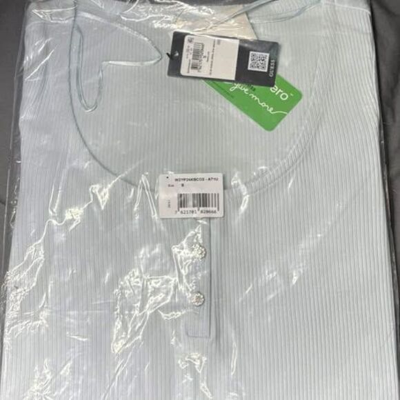 Small GUESS Short Sleeve, NWT - Picture 2 of 4